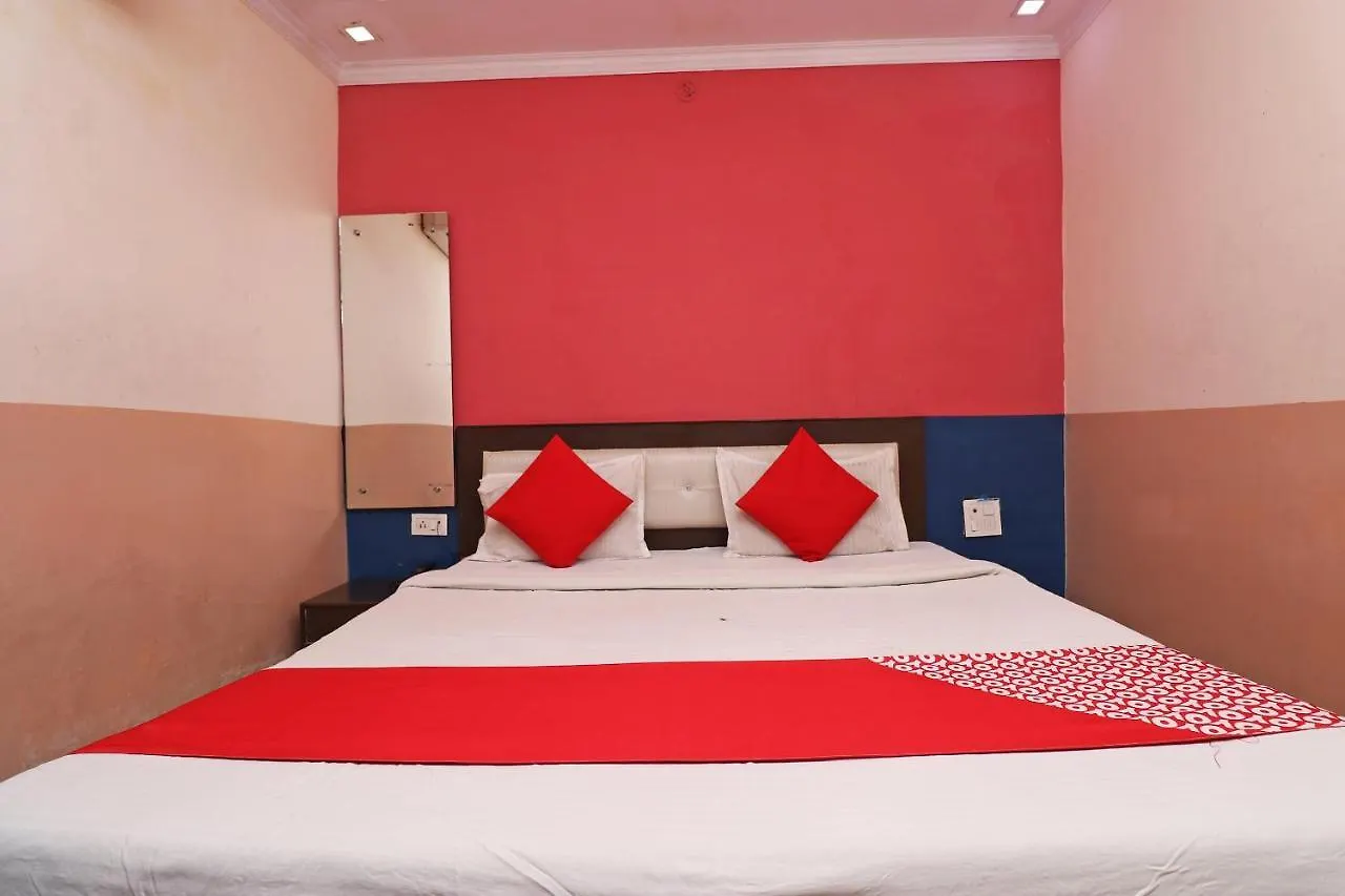 Hotel Raj Paradise 3*, אגרה הודו