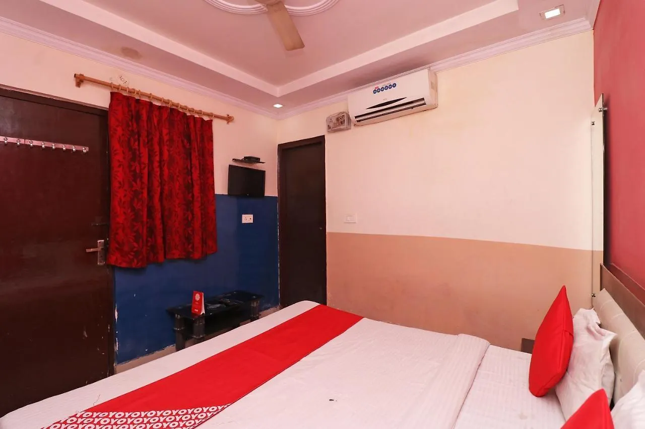Hotel Raj Paradise 3*, אגרה הודו