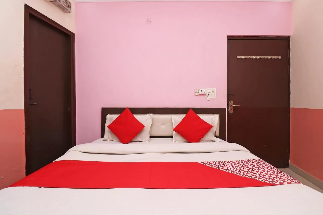 Hotel Raj Paradise  אגרה