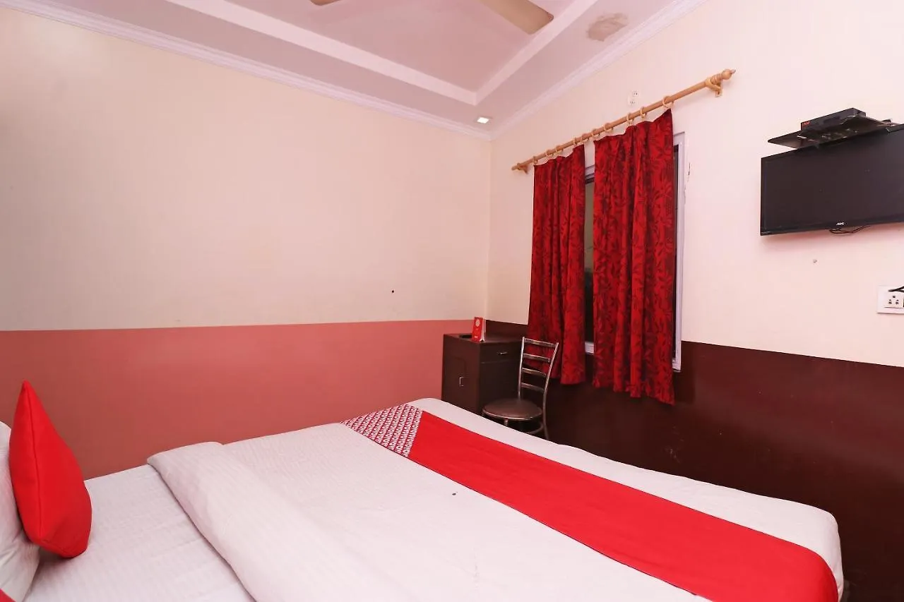 Hotel Raj Paradise 3*, אגרה הודו
