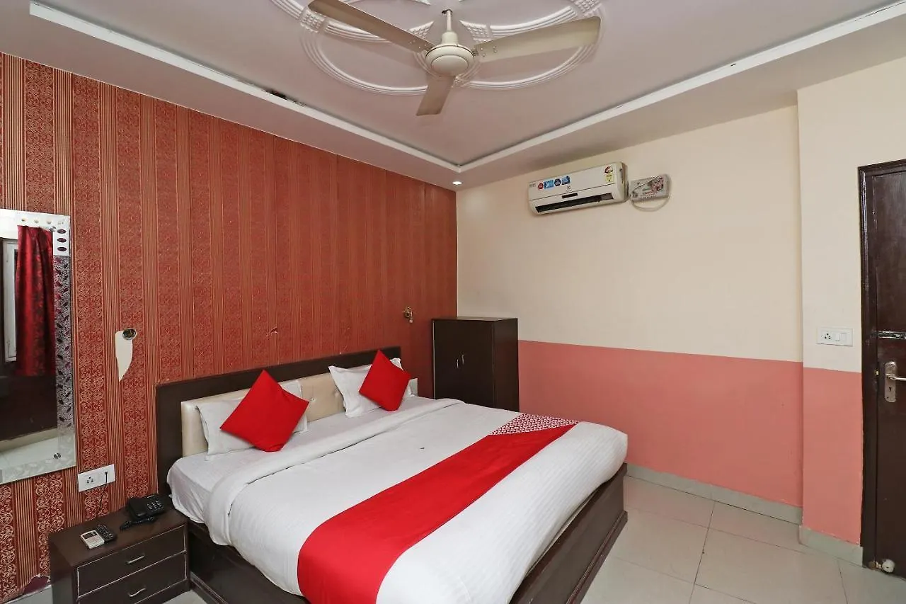 Hotel Raj Paradise  אגרה