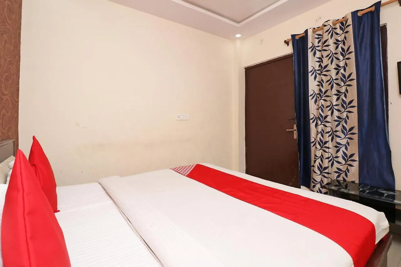 Hotel Raj Paradise הודו