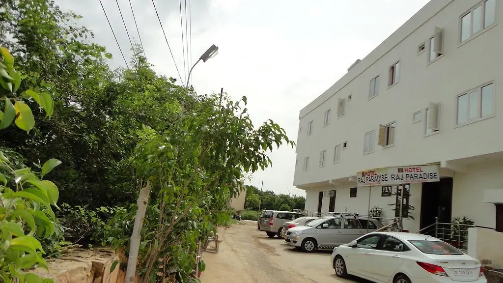 Hotel Raj Paradise  אגרה