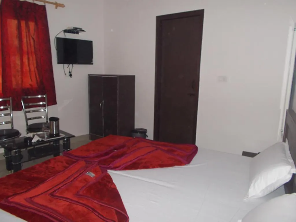 Hotel Raj Paradise אגרה