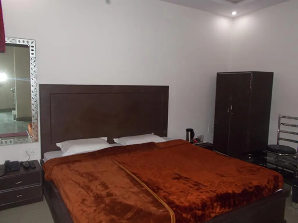 Hotel Raj Paradise